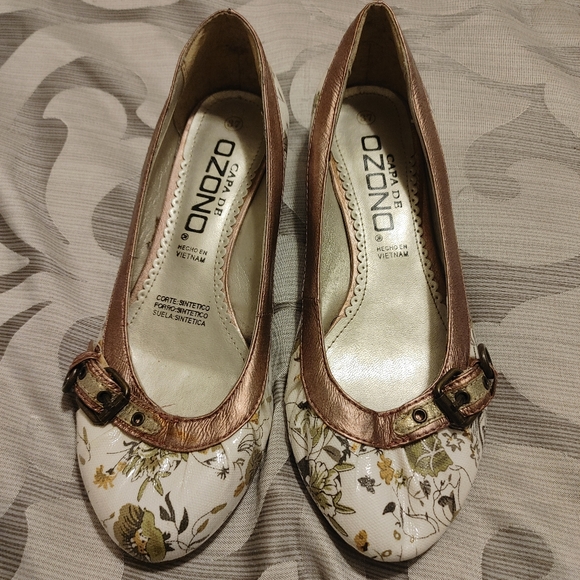 Floral Flats - Picture 2 of 2